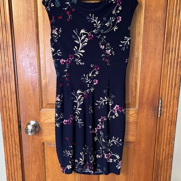 Lauren By Ralph Lauren Women's Floral-Print Ruched Dress EUC size 10P petite - Picture 6 of 6